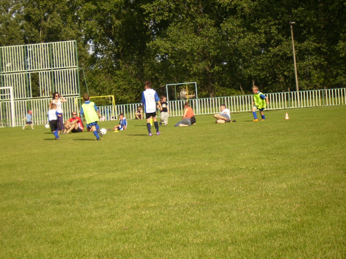 J.LHOTA-VELKÝ OSEK (ml.přípravka)15.6.2011 022